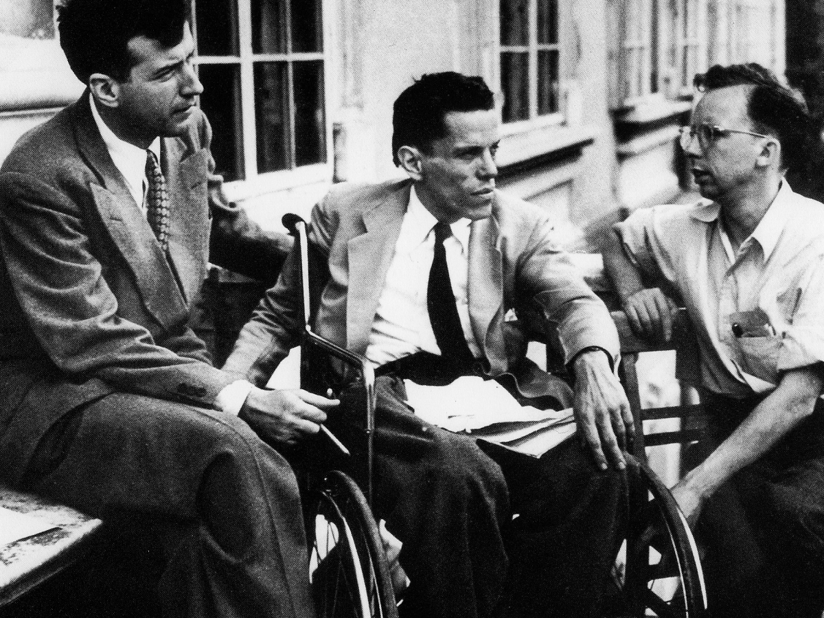 Three founders of Salzburg Global Seminar sitting in a row