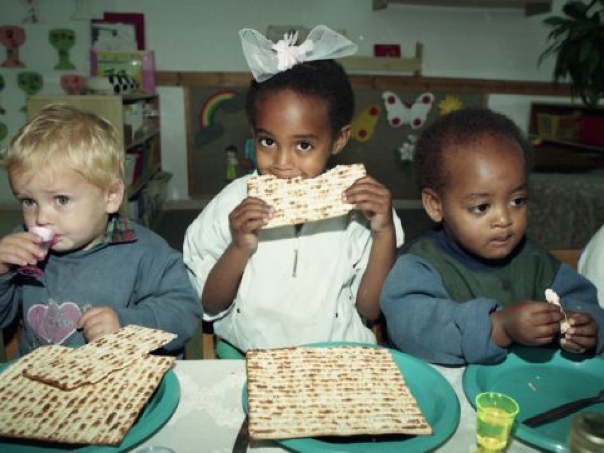 Children participate in a children’s seder at WIZO Residence (Women's International Zionist Organization) in Israel, 1993. 