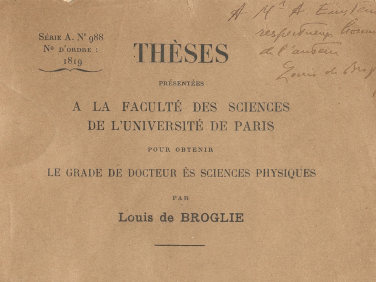 Cover page of Louis de Broglie’s thesis presented to the Faculty of Sciences at the University of Paris, inscribed to Einstein.