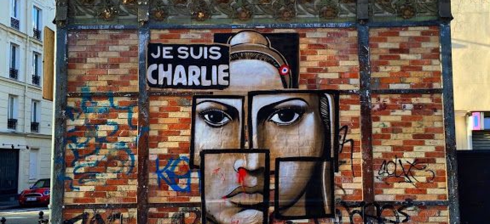 A mural including the phrase "Je suis Charlie." 