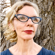 Christina Davis headshot