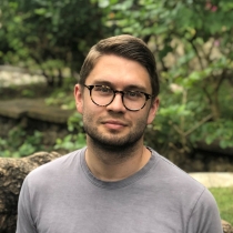 Headshot of blond man with glasses